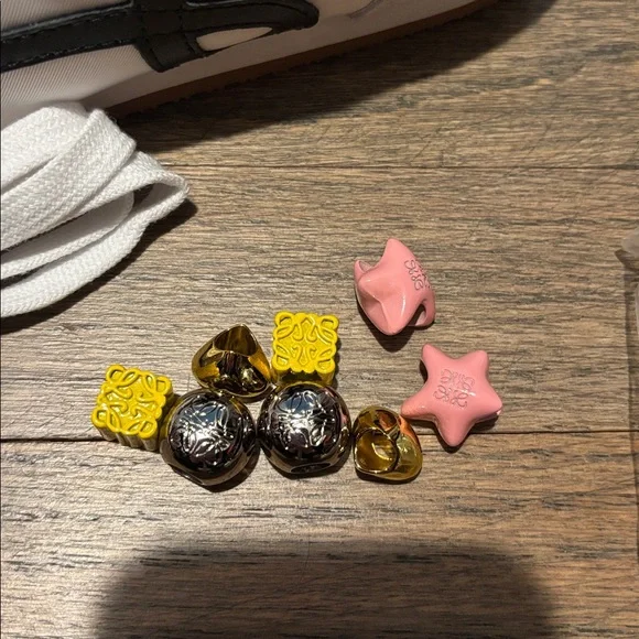 Loewe Cream and Black Logo Sneakers size 41 9.5 - Picture 2 of 5